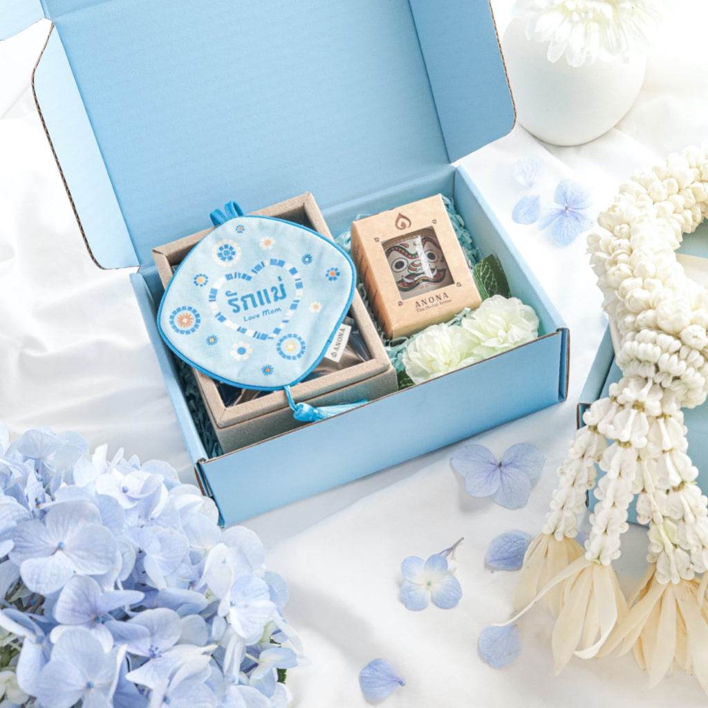 Herbal sachet and diffuser gift for mom in blue box with floral decorations by One-Sake.com