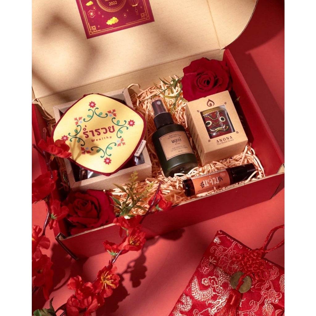 One-Sake.com premium aromatherapy gift box with candle, spray, diffuser, and red roses in decorative packaging