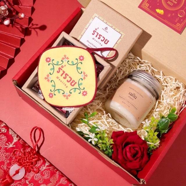 One-Sake.com premium aromatherapy gift box with scented candle, herbal pouch, and decorative flowers