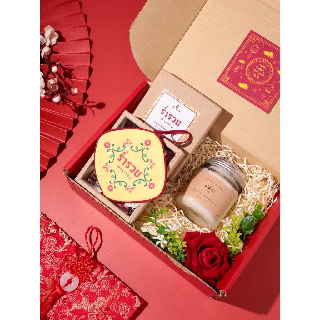 One-Sake.com premium aromatherapy gift box with scented candle, floral accents, and decorative packaging