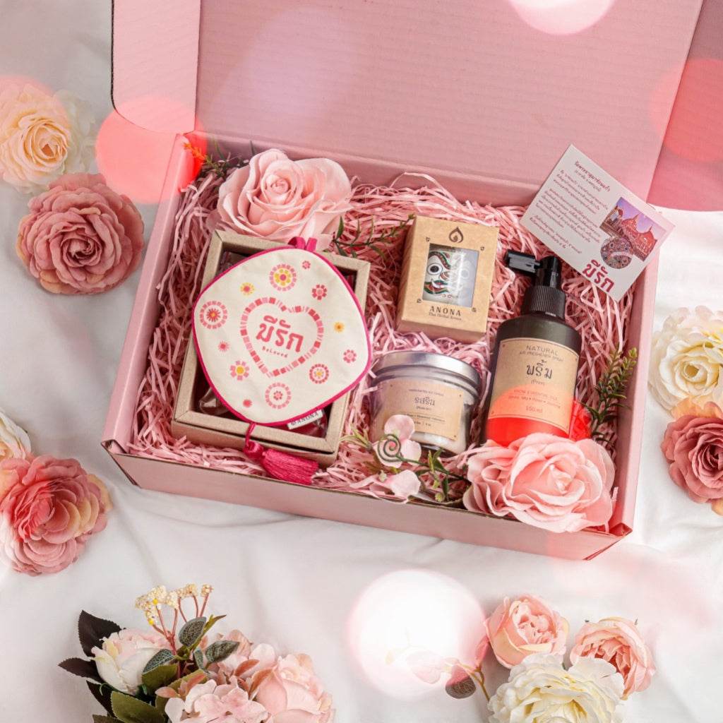 One-Sake.com premium wedding aroma gift set with scented candle, essential oils, lotion, and decorative flowers in pink box