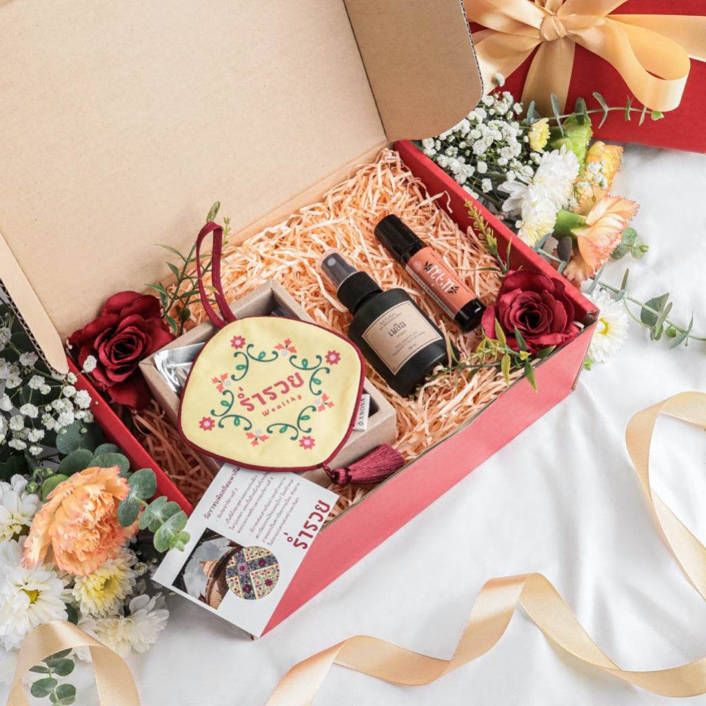One-Sake.com Thai aromatic gift set for women with scented spray and decorative pouch in a red box