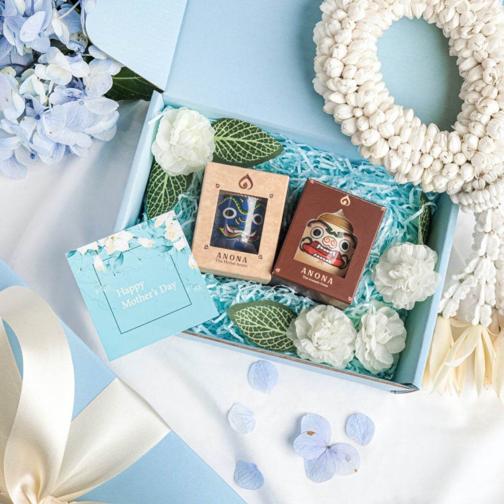 Thai herbal gift set for mom with scented candles in decorative blue box with flowers and Mother's Day card