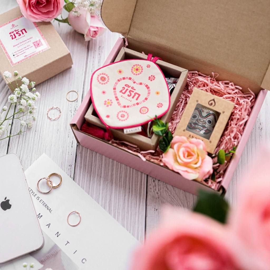 One-Sake.com unique Thai gift box with scented candle and essential oil in decorative packaging