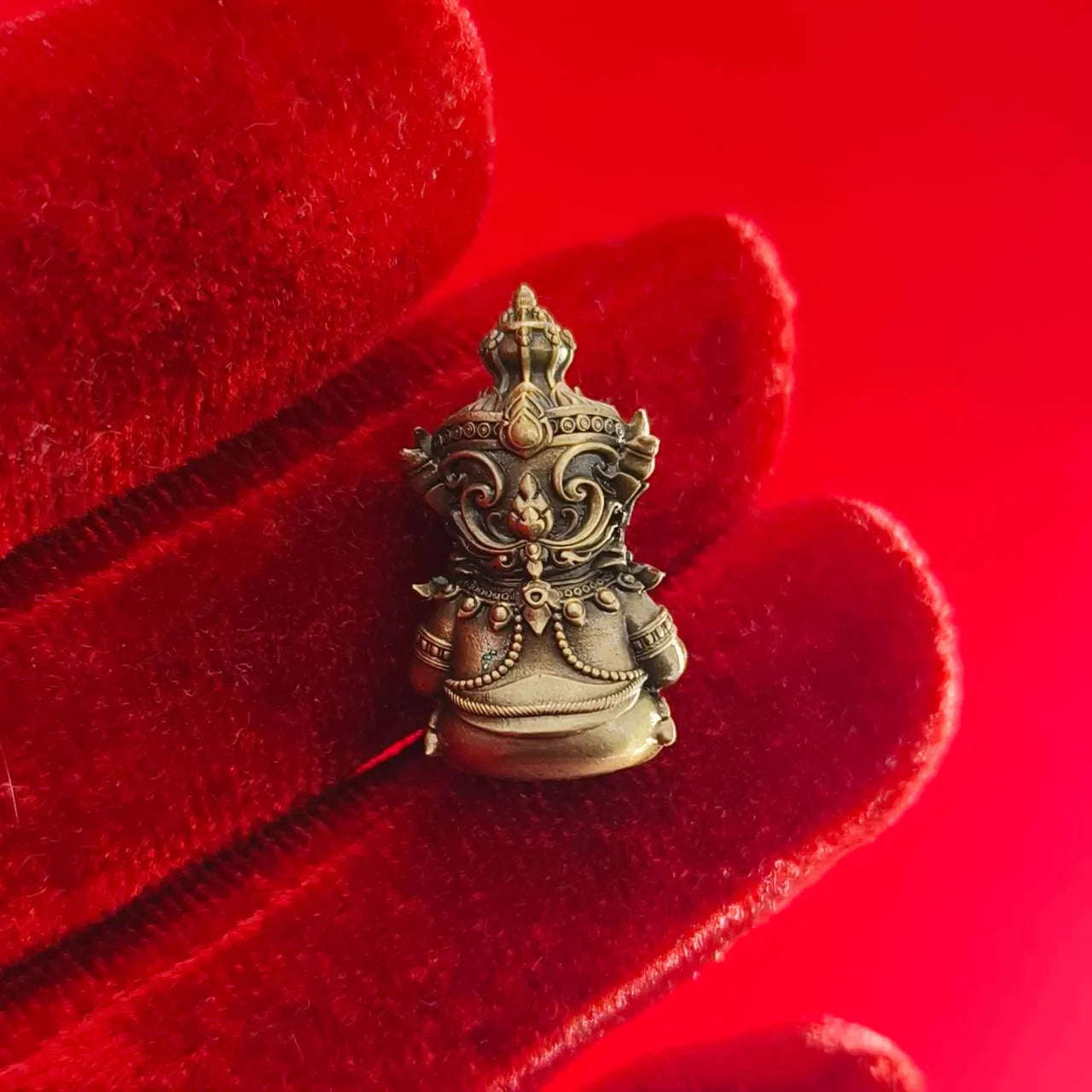 Attract Prosperity and Wisdom with Sri Siddhaya Kanapathi Amulet - Miniature from Thailand for Ultimate Protection