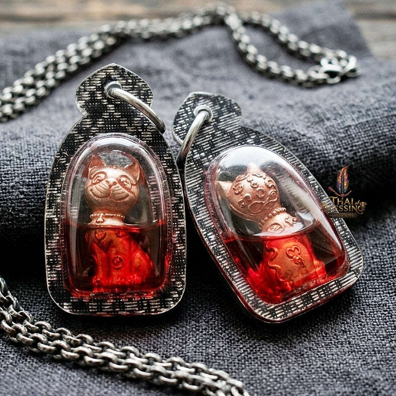 Authentic Thai Lucky Cat Amulet "Maeo Miao Riak Sap Rose Gold Samrit Bronze in Red Chicken Herb Oil with Cat Placenta" Consecrated by Luang Ta Ruam, Wat Khok Samran B.E. 2564 (2021) Thai Blessing Co By RURUECHA