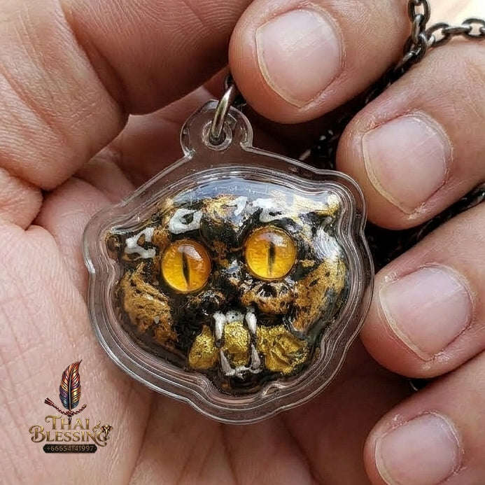 Authentic Thai Wealth-Beckoning Cat Amulet "Maew Riak Sap Amber-Eyed Dark Sacred Powder Pendant" Consecrated by Ajarn Sat at Ruen Sat Setthi B.E. 2569 (2026)