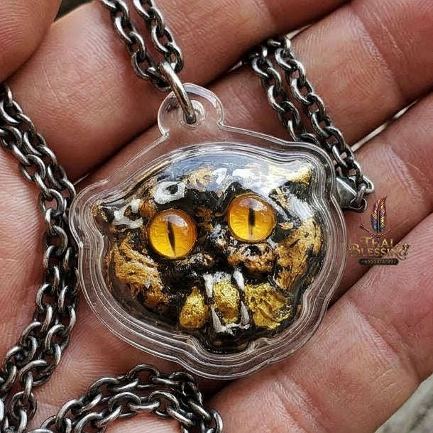 Authentic Thai Wealth-Beckoning Cat Amulet "Maew Riak Sap Amber-Eyed Dark Sacred Powder Pendant" Consecrated by Ajarn Sat at Ruen Sat Setthi B.E. 2569 (2026)