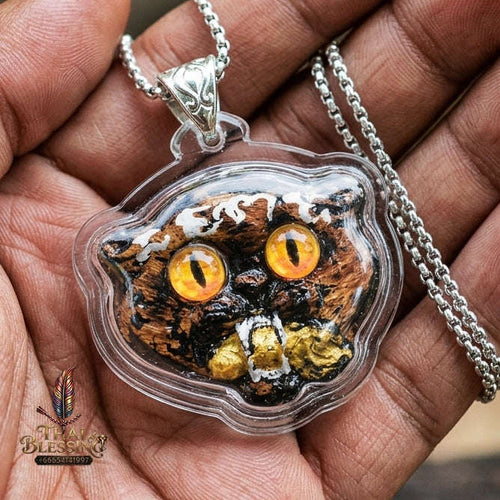 Authentic Thai Wealth-Beckoning Cat Amulet "Maew Riak Sap Golden-Amber Eyed Dark Powder Pendant with Silver Bail" Consecrated by Ajarn Sat at Ruen Sat Setthi B.E. 2569 (2026) Thai Blessing Co By RURUECHA