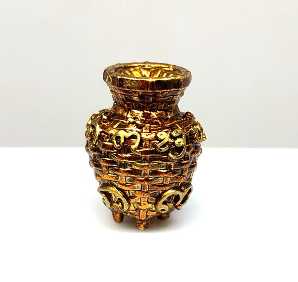 🎯 Takong Dak Sap﻿ by Phra Kruba Kittichai Khemchari, Wat Pang Makong, Chiang Dao, Chiang Mai – Powerful Wealth-Attracting Amulet ทองเหลืองกีวี่