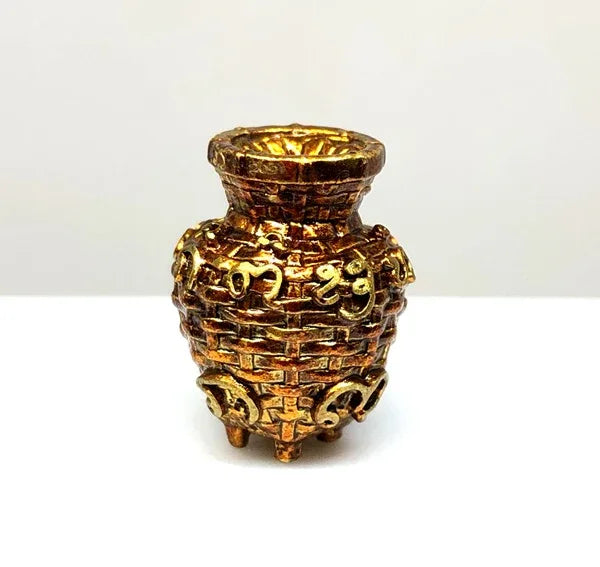 Powerful Wealth-Attracting Takong Dak Sap Amulet by Phra Kruba Kittichai Khemchari, Wat Pang Makong, Chiang Dao, Chiang Mai ทองเหลืองกีวี่