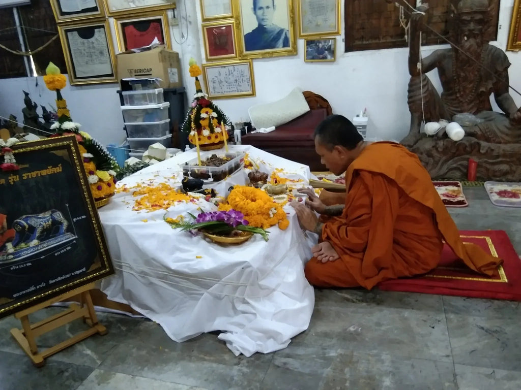 🐯 Suea Hua Khad (Headless Tiger) Raja Phayak Edition: The Invincible King of Tigers Amulet – Absolute Protection, Authority, Wealth Luck & Progress (Phra Ajarn Tik)