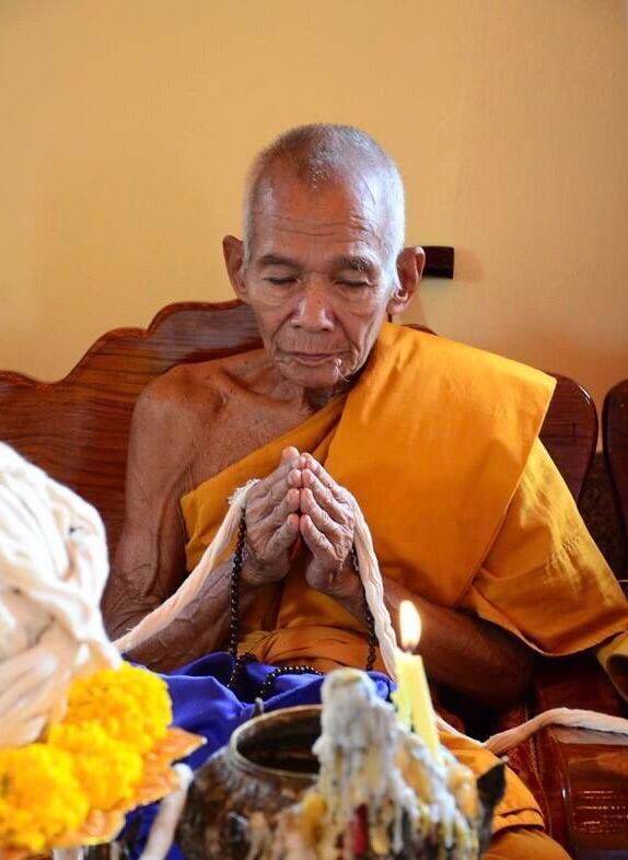 Phra Kring Chanphen Amulet by Luang Phor Kloi Anomo for Luck and Protection