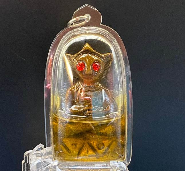 Ngung Nang Long – Thai Charm Figurine for Attraction &amp; Prosperity by Luang Phor Mian (Wat Chaniangwanaram, 2025 Edition) - Thai Blessing Co