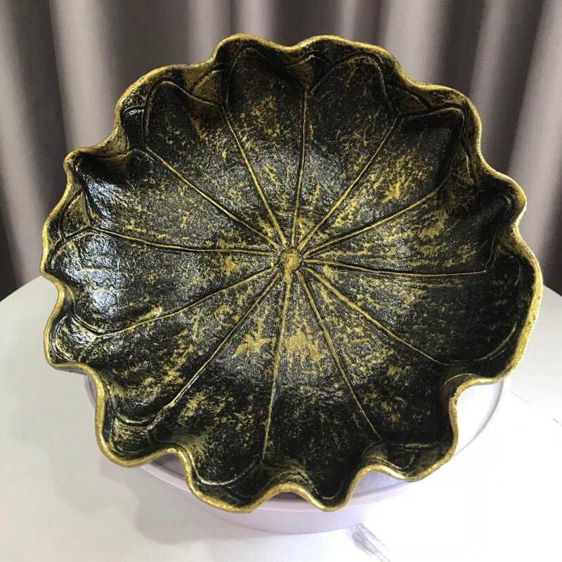Decorative natural resin bowl 20cm with a leaf-inspired textured design and gold accents