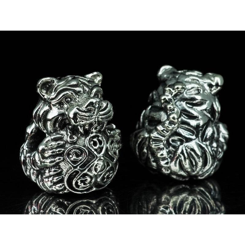 Sleeping Tiger Amulet – Seue Noi Gin Wealth & Attraction Talisman | Consecrated by Kruba Tao, Wat Ban Lao, Chiang Mai White gold