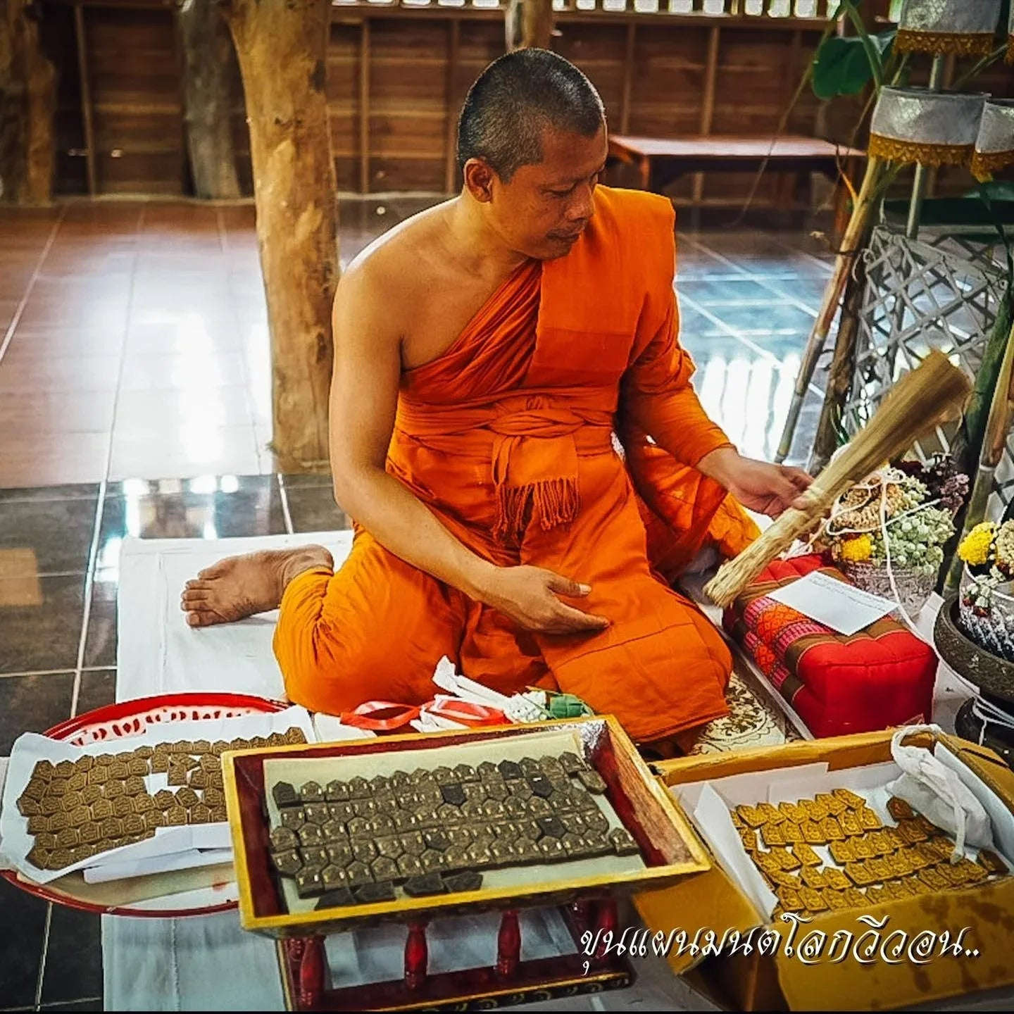 ✨ Enchanting Charm & Supreme Protection – Khun Paen Mon Lok Wiwon with Double Silver Takruds by Phra Ajarn Juab ✨