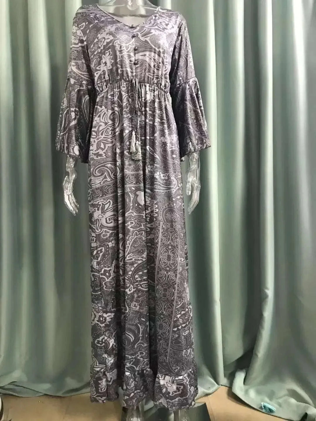 European American Bohemian Floral Vacation Dress with Flared Sleeves and High Waisted Long Skirt