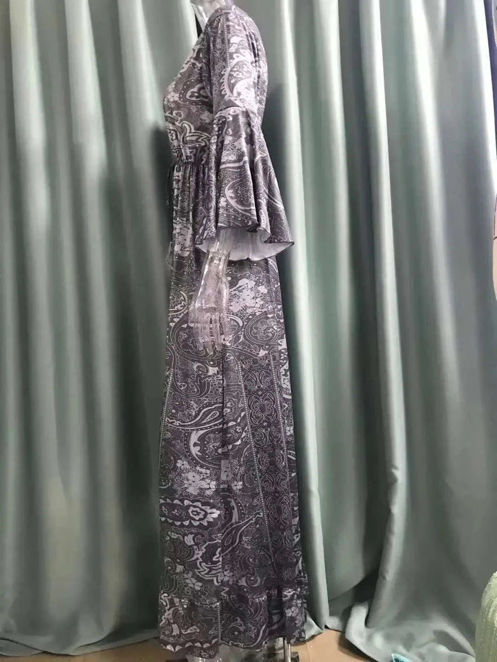 European American Bohemian Floral Vacation Dress with Flared Sleeves and High Waisted Long Skirt