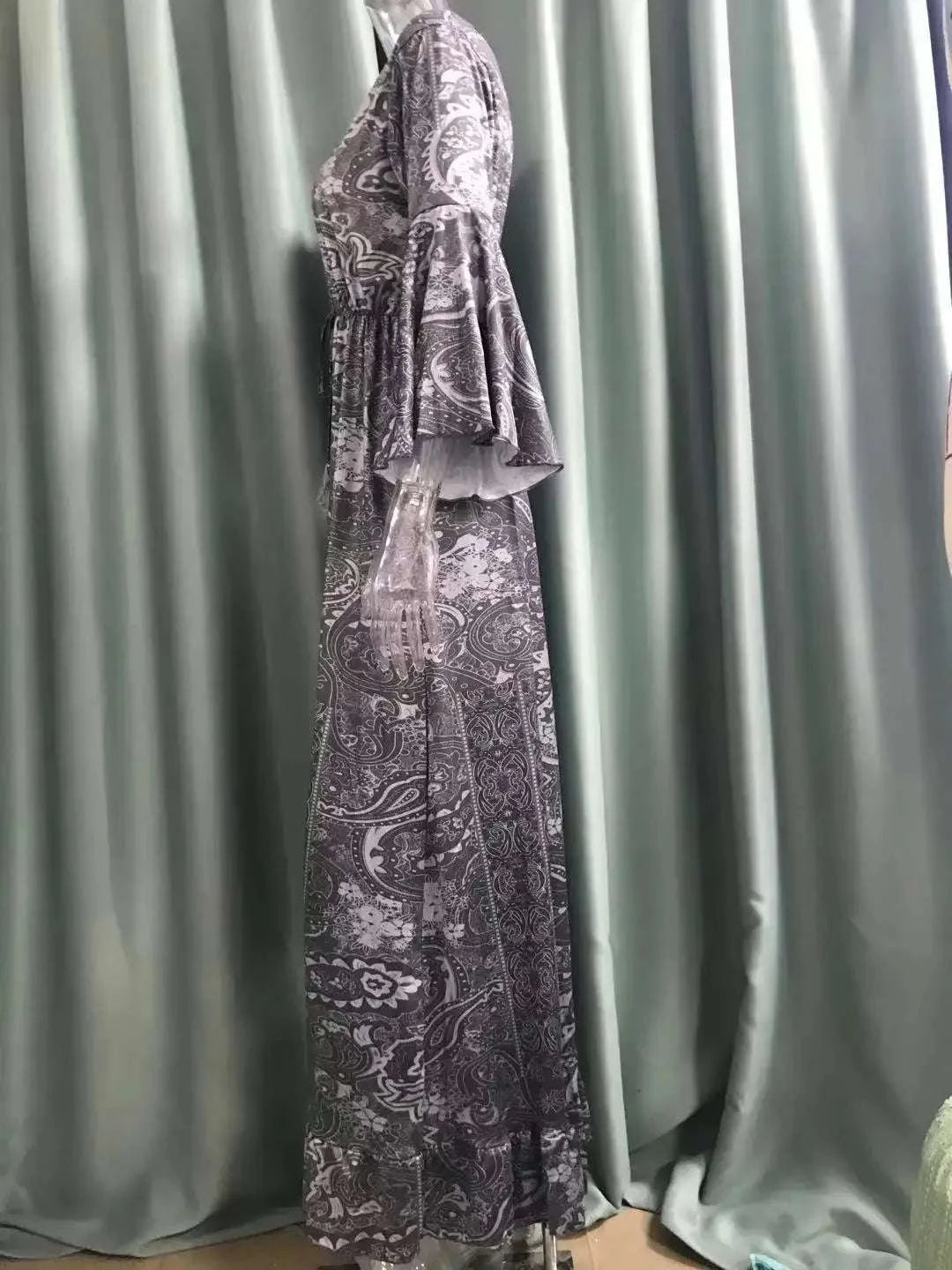 European American Bohemian Floral Vacation Dress with Flared Sleeves and High Waisted Long Skirt