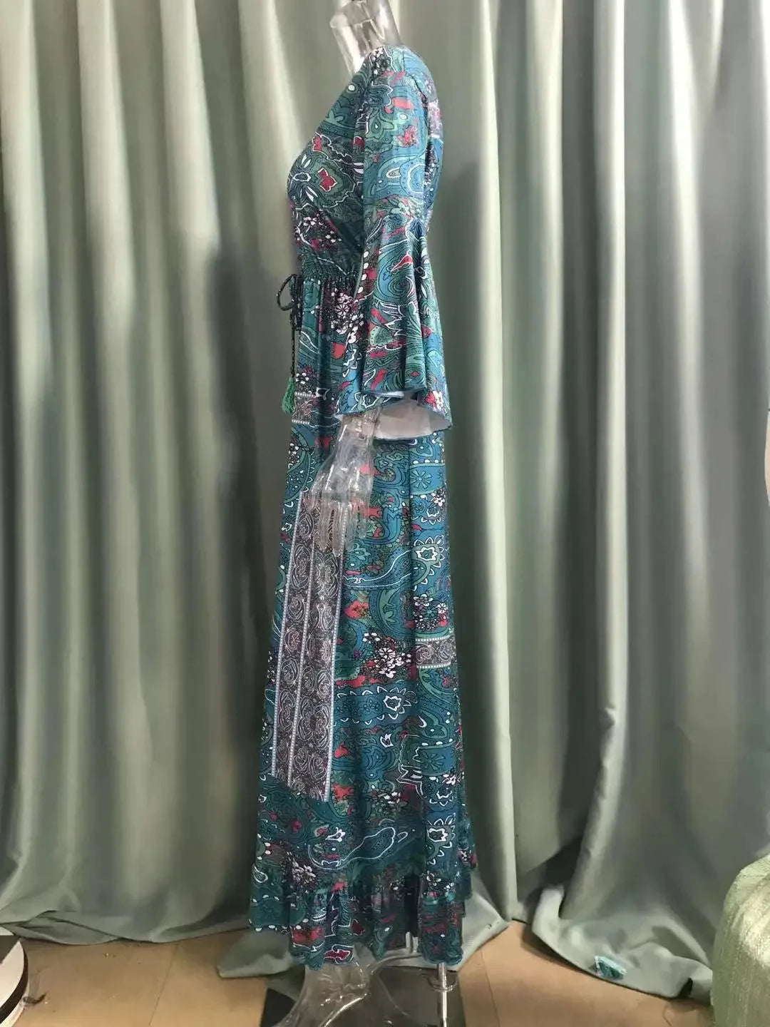European American Bohemian Floral Vacation Dress with Flared Sleeves and High Waisted Long Skirt
