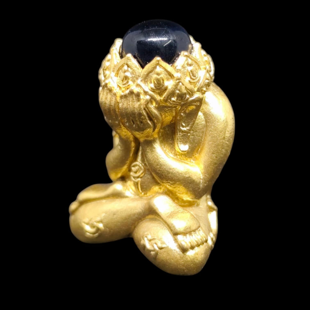 Supreme Spiritual Protection and Prosperity with the Phra Pidta Manee Mantra﻿ – Golden Sattapray Gold Alloy Amulet with Blue Sapphire Hair