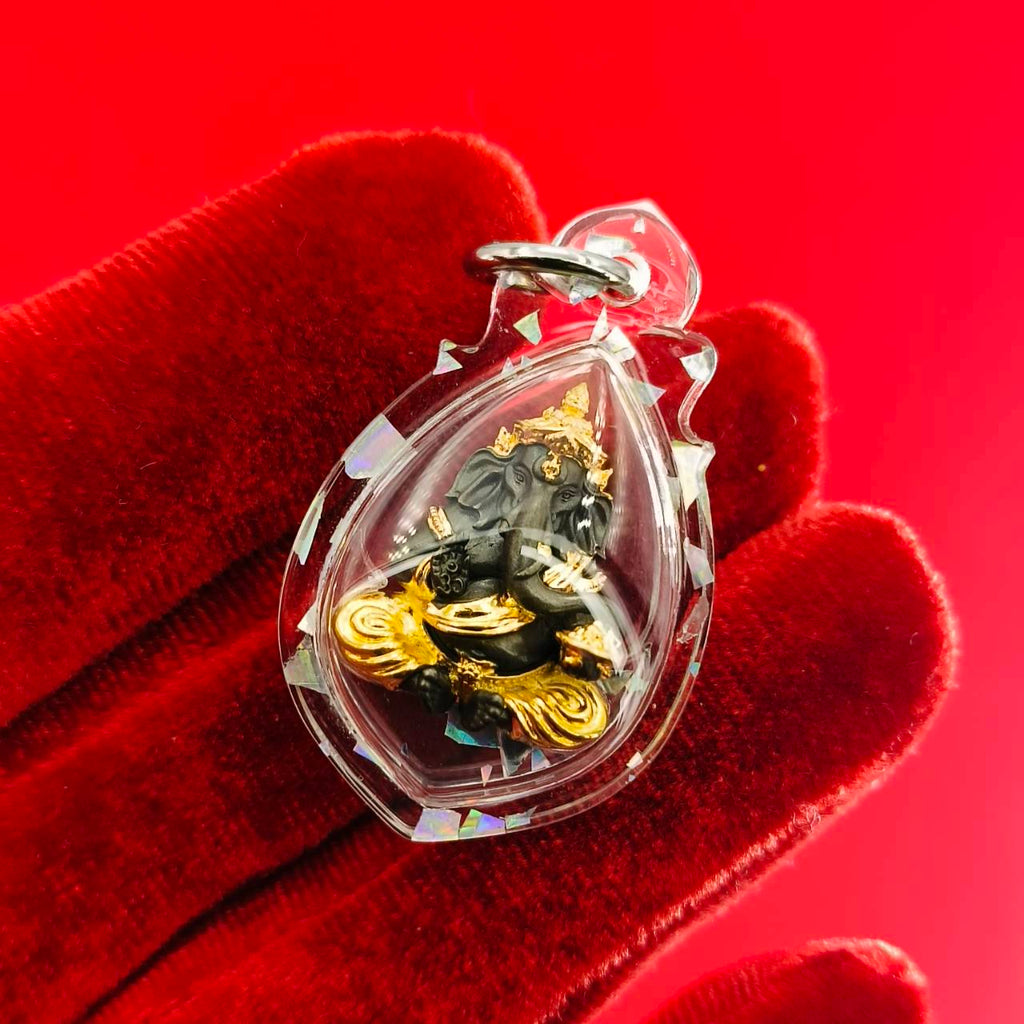 Ganesh amulet for luck and success in a crystal pendant with intricate details and vibrant colors