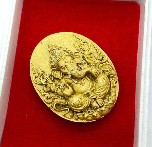 Ganesha Amulet Coin - Wat Kaew Jam Fah, Sirimongkhon 82 Edition | 3K Bronze Plated Charm พื้นเหรียญทองซาติน