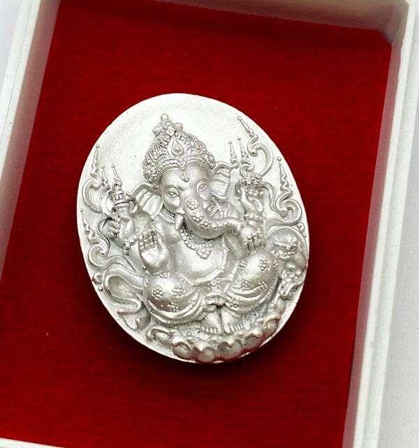 Ganesha Amulet Coin - Wat Kaew Jam Fah, Sirimongkhon 82 Edition | 3K Bronze Plated Charm พื้นเหรียญเงินซาติน