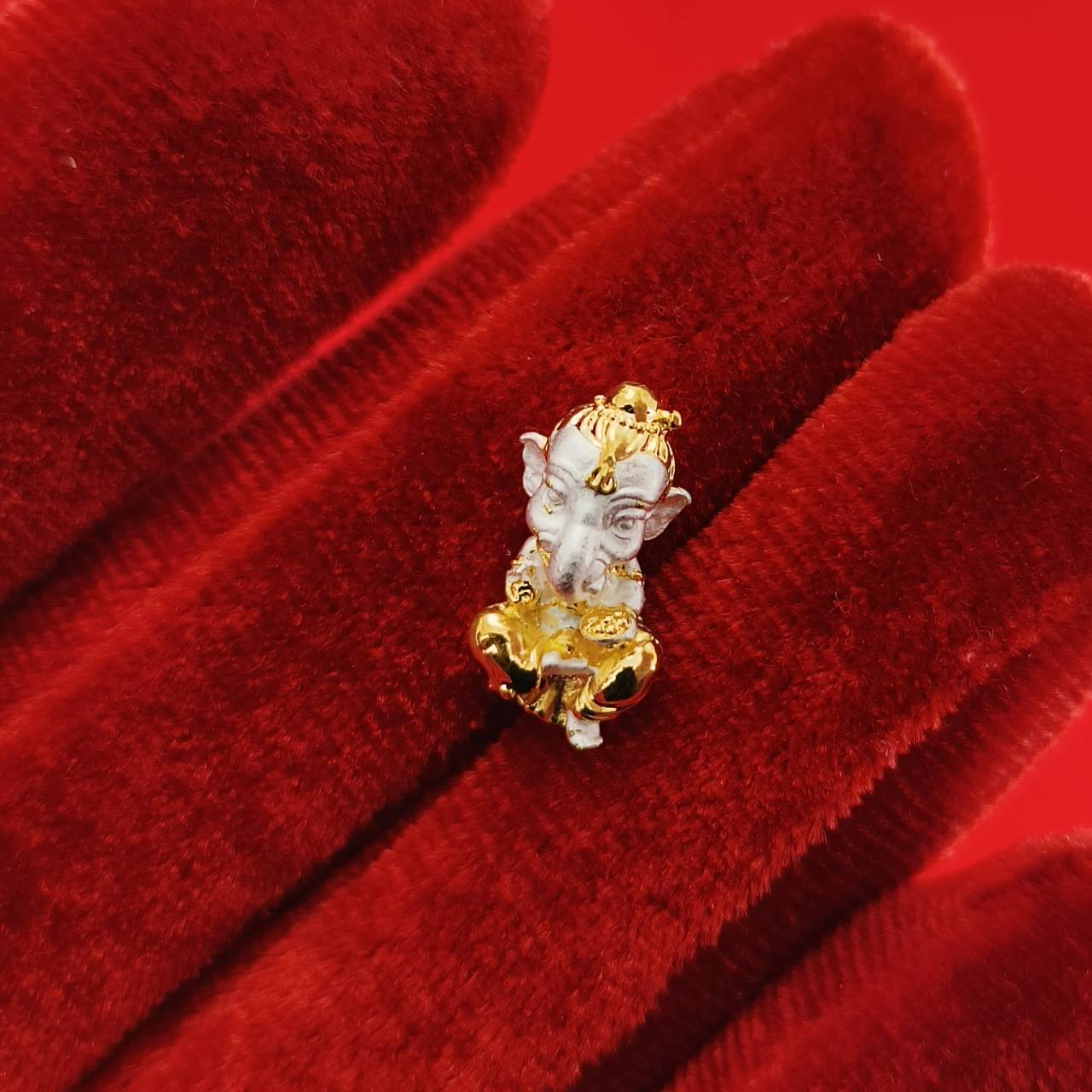 Ganesha Amulet for Success and Enhanced Creativity - Transform Your Life Today