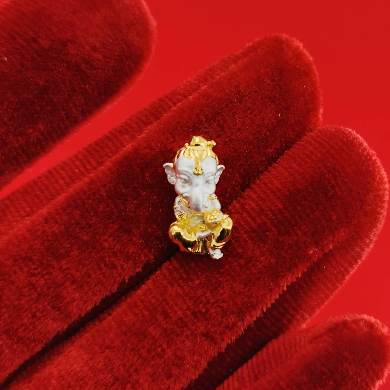 Ganesha Amulet for Success and Enhanced Creativity - Transform Your Life Today