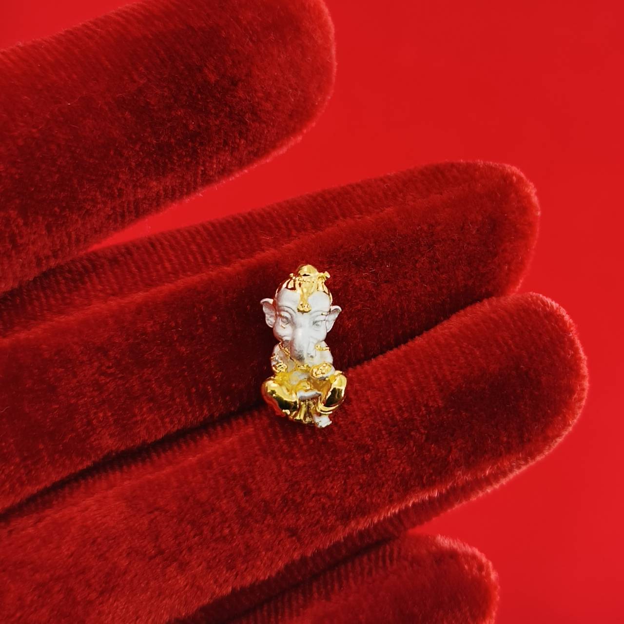 Ganesha Amulet for Success and Enhanced Creativity - Transform Your Life Today