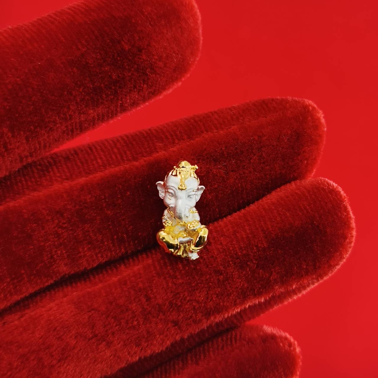 Ganesha Amulet for Success and Enhanced Creativity - Transform Your Life Today