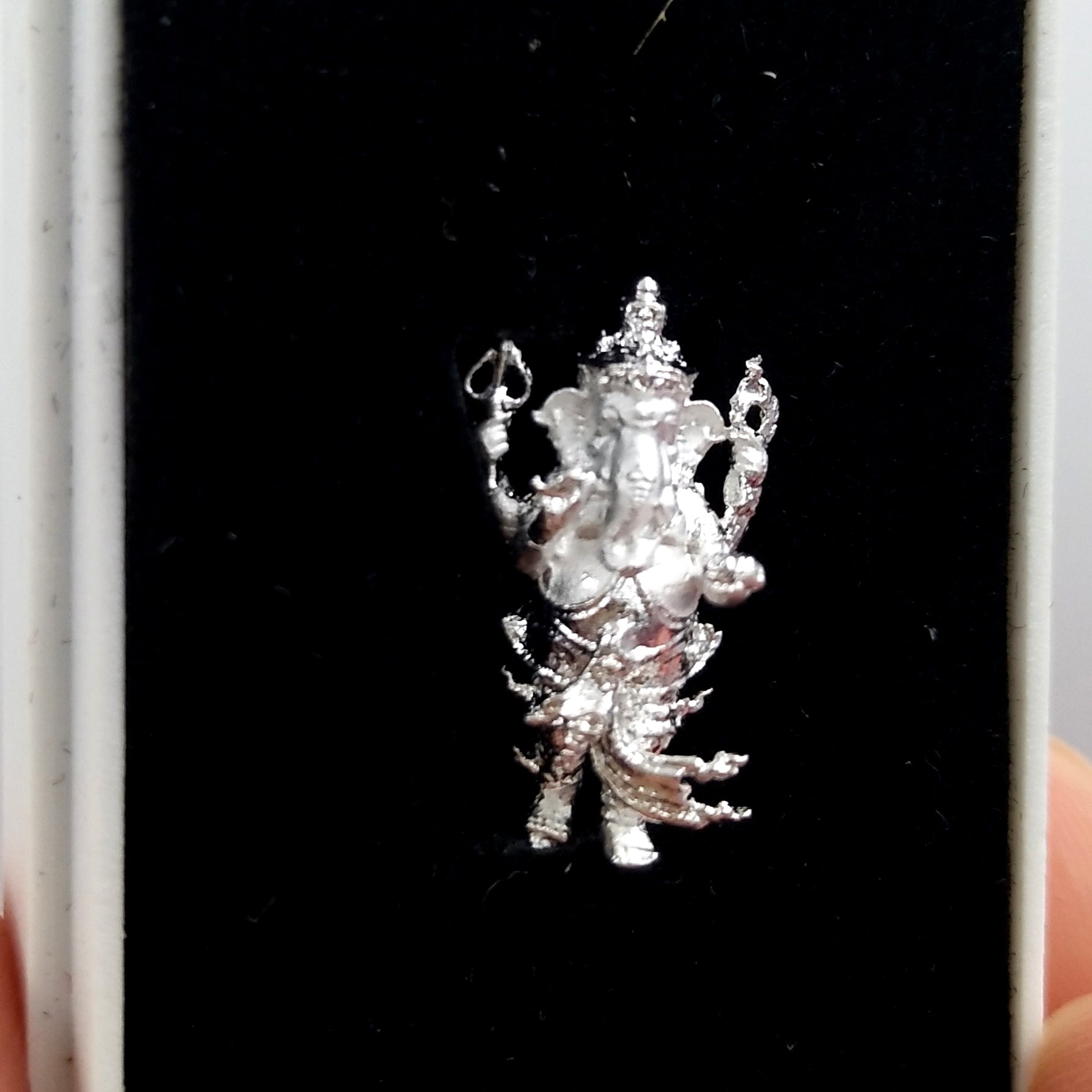 Silver Ganesha amulet for success in decorative display box, ideal for home decor and spiritual blessings
