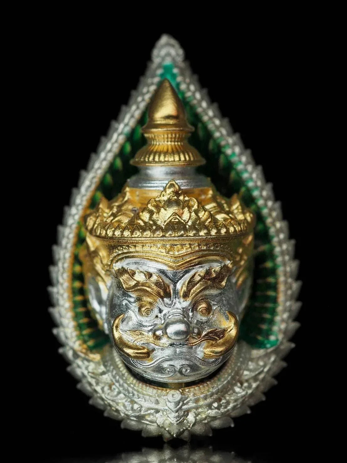 Giant Guardian Amulet Set for Unique Thai Home Décor Gifts and Collectibles