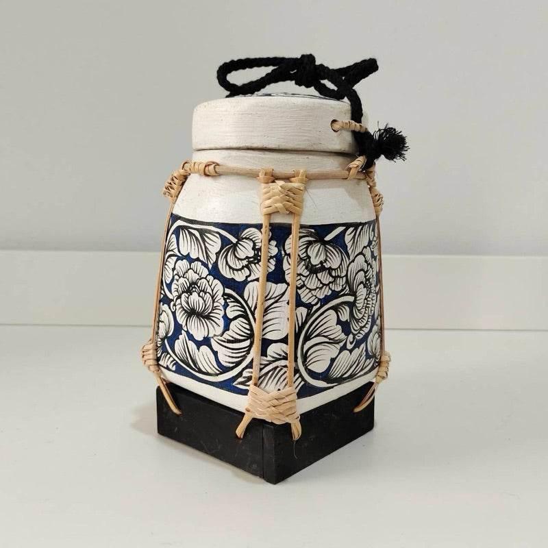 Handcrafted Bamboo Jewelry Box - Unique Lanna Souvenir for Elegant Storage น้ำเงิน