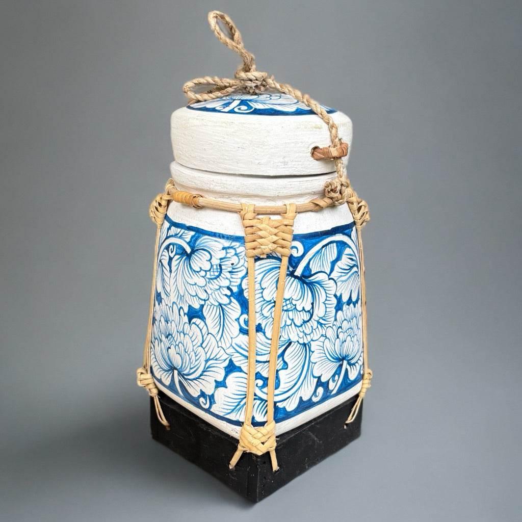 Handcrafted Bamboo Jewelry Box - Unique Lanna Souvenir for Elegant Storage ขาวน้ำเงิน