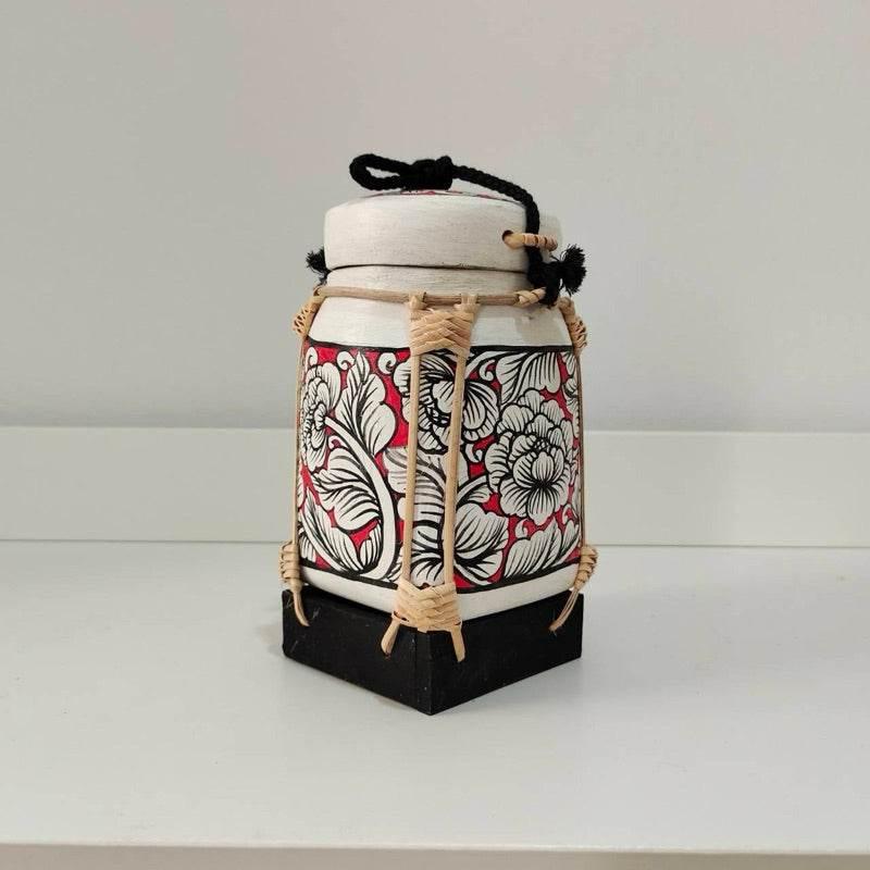 Handcrafted Bamboo Jewelry Box - Unique Lanna Souvenir for Elegant Storage แดง
