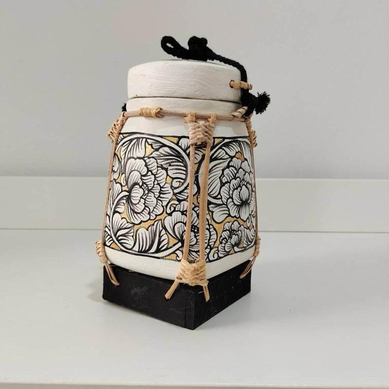 Handcrafted Bamboo Jewelry Box - Unique Lanna Souvenir for Elegant Storage ทอง