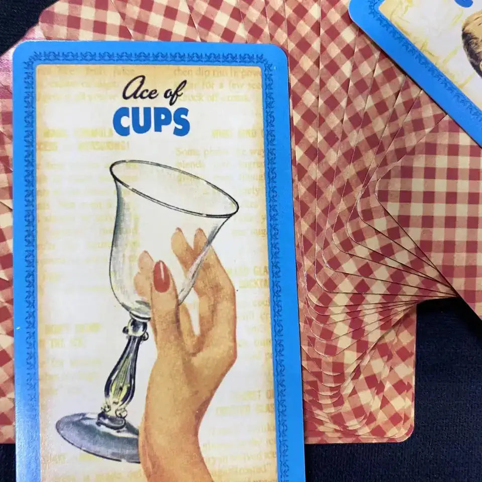 Housewives Tarot Deck – 78 Cards Featuring Practical Guidance and Charming Illustrations, Compact 10.3 x 6 cm