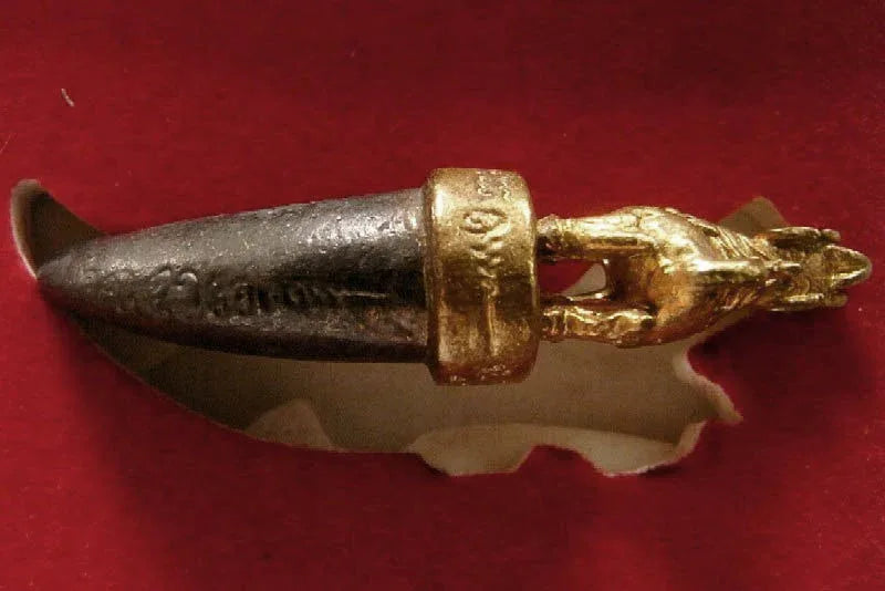 ✨ Sacred Bronze Fang of the Great Lucky Lion Amulet – Empowered by Venerable Chao Khun Thongchai at Wat Traimit