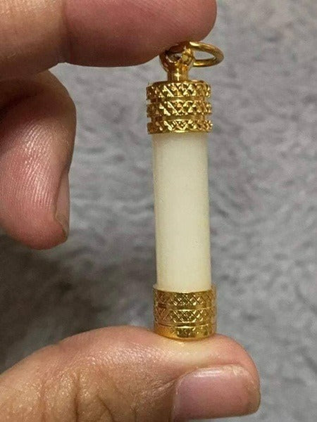 ✴️ Unlock Mystic Power with the Takrud Wax Amulet by Kruba Baeng!