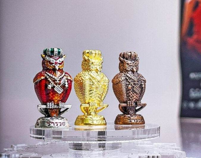 Hoot of Wealth Owl Amulet – Huged Bird Symbol for Prosperity &amp; Fortune | Consecrated by Luangpu Maen Phuriyanano, Khao Chan Temple, Phetchabun 招财猫头鹰符 – 象征财富与好运的神鸟护身符 | 由玛恩长老于碧差汶府考禅寺加持 - Thai Blessing Co