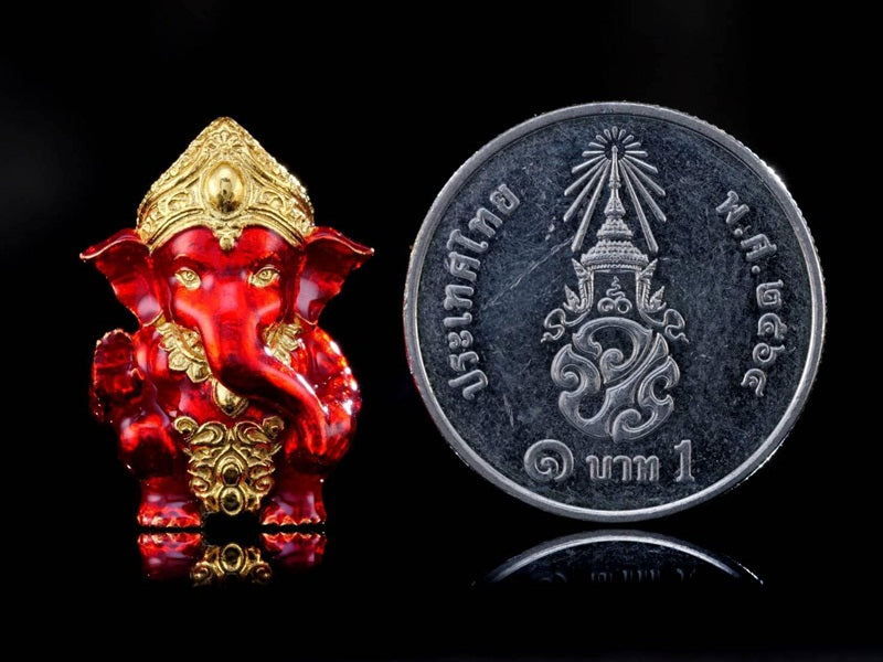 Kanes Noi Million Baht Lucky Charm Million Baht Wealth Edition beside a Thai one baht coin for size comparison
