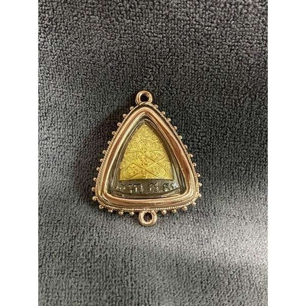 Kruba Kam Fan Amulet Set for Enhanced Spiritual Growth and Transformation เงินทองกรอบพิ้งค์