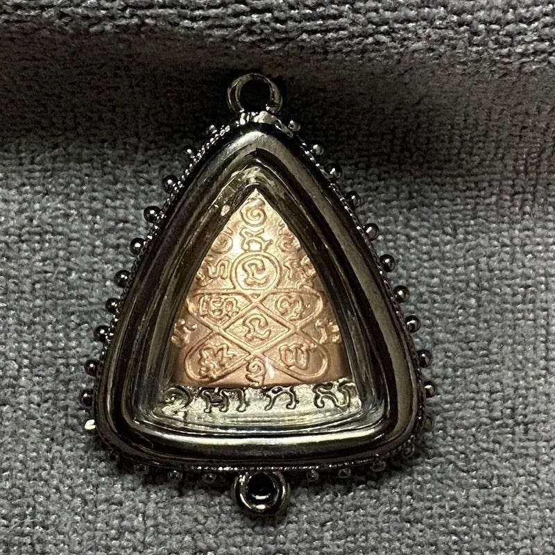 Kruba Kam Fan Amulet Set for Enhanced Spiritual Growth and Transformation เงินพิ้งค์กรอบดำ
