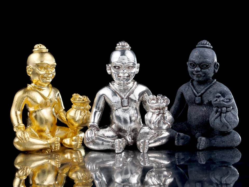 Kuman Chao Sua Noi rich guardian talisman set featuring gold, silver, and black figurines for feng shui and spiritual protection