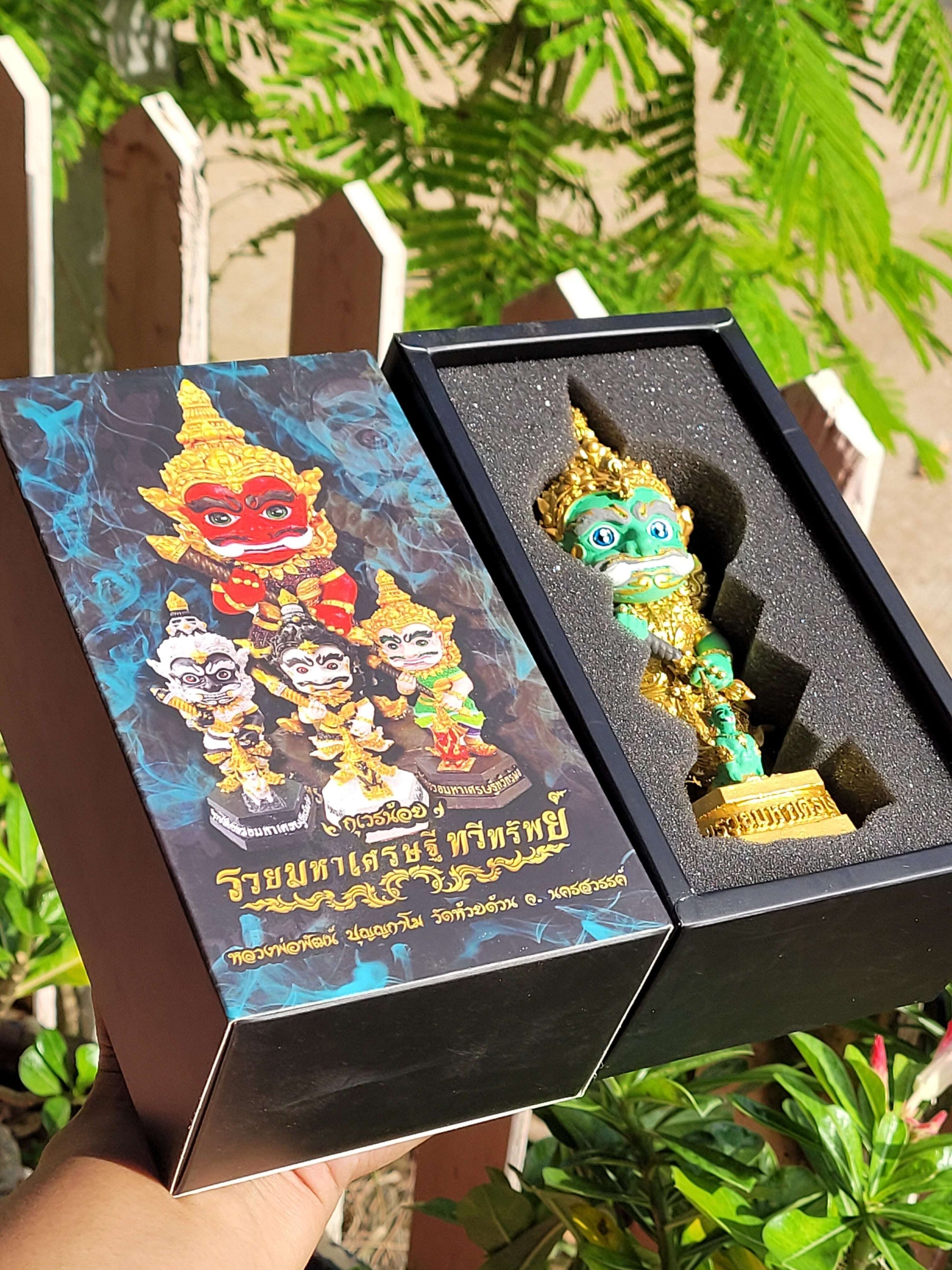 Kuwen Noi Statue - Ruay Maha Setthi Thawi Sap Little Kubera Great Billionaire of Doubled Wealth