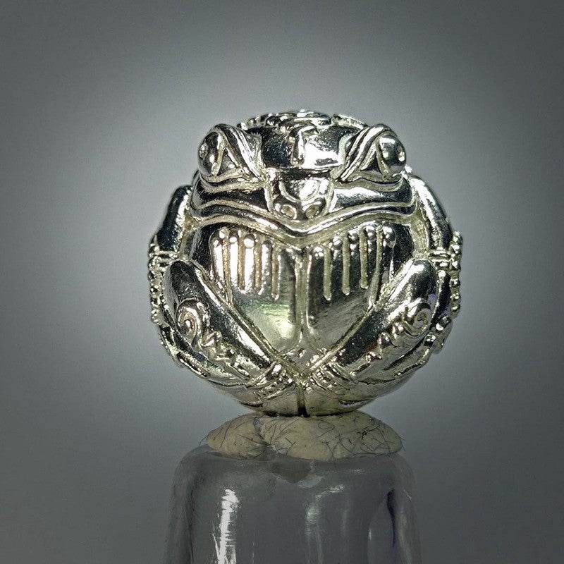 Lucky Royal Frog amulet in silver with intricate detailing for feng shui and good fortune