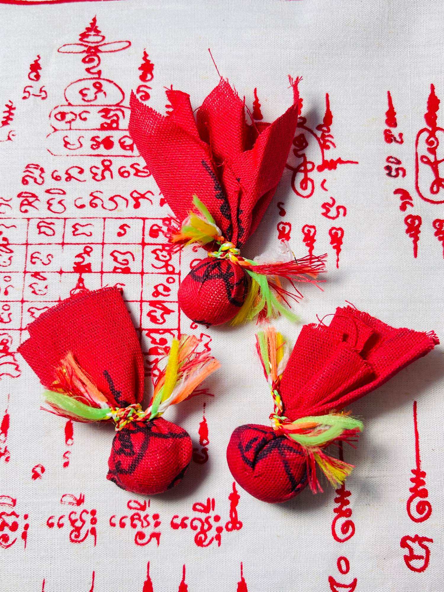 Luk Om Phaya Thek Khrua Amulet - Powerful Love Magnet Charm for Attraction Default Title